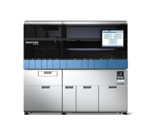 Sistema Panther Fusion® Hologic su sfondo bianco