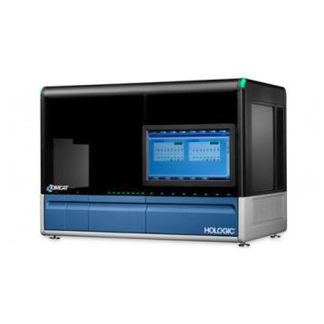 Tomcat su sfondo bianco